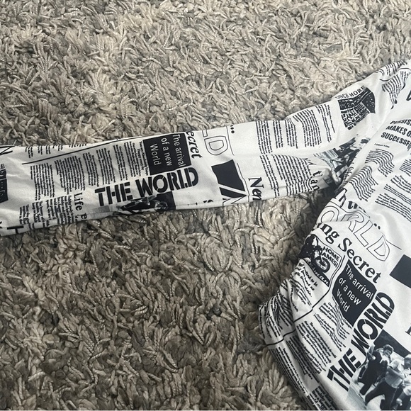 Newspaper Print Crop top - Picture 6 of 6